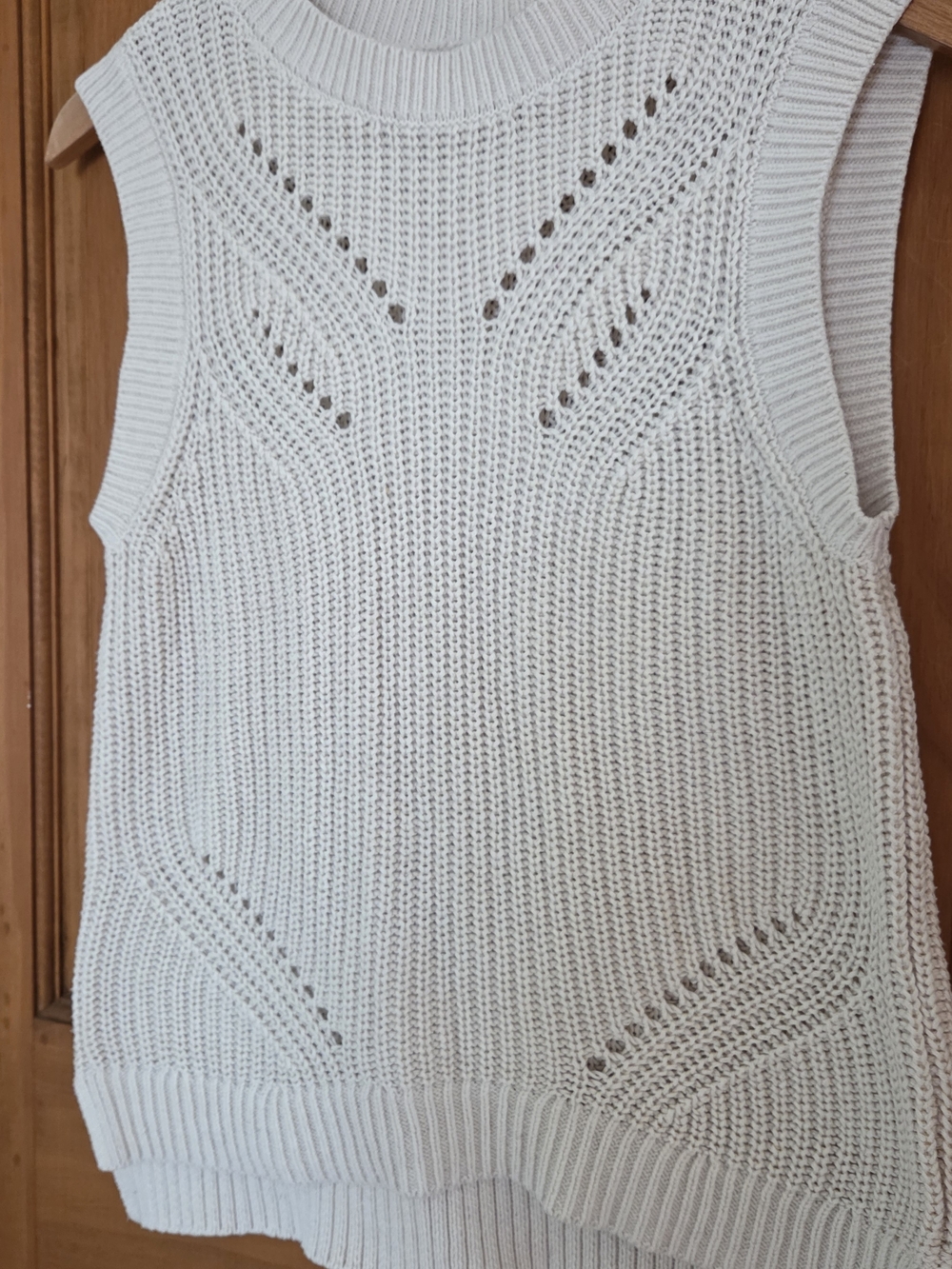 Light Natural Cream To White Sleeveless Knit Sweater Tank Top - - Picture 4 of 5